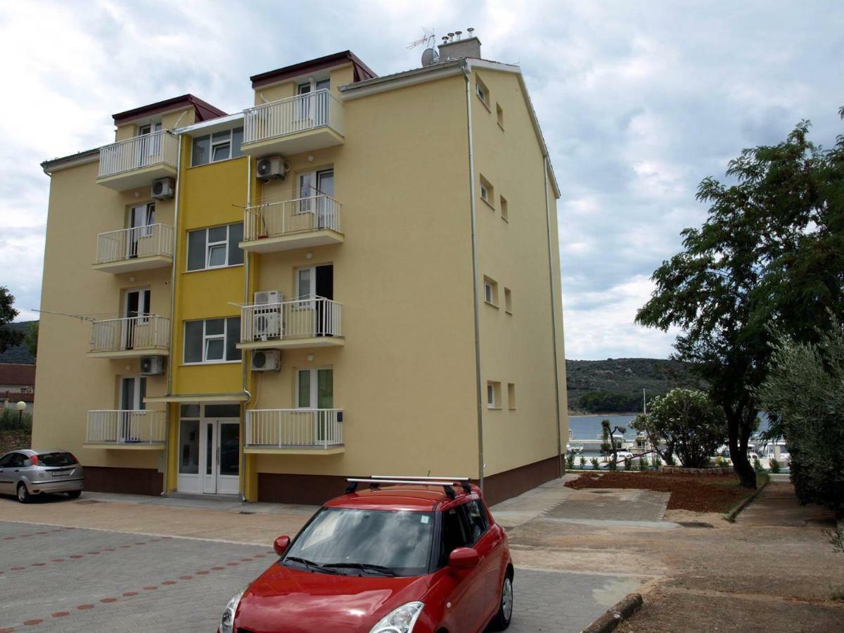 Sara - Apartament Cres