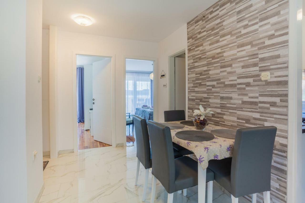 Apartament Sara - *