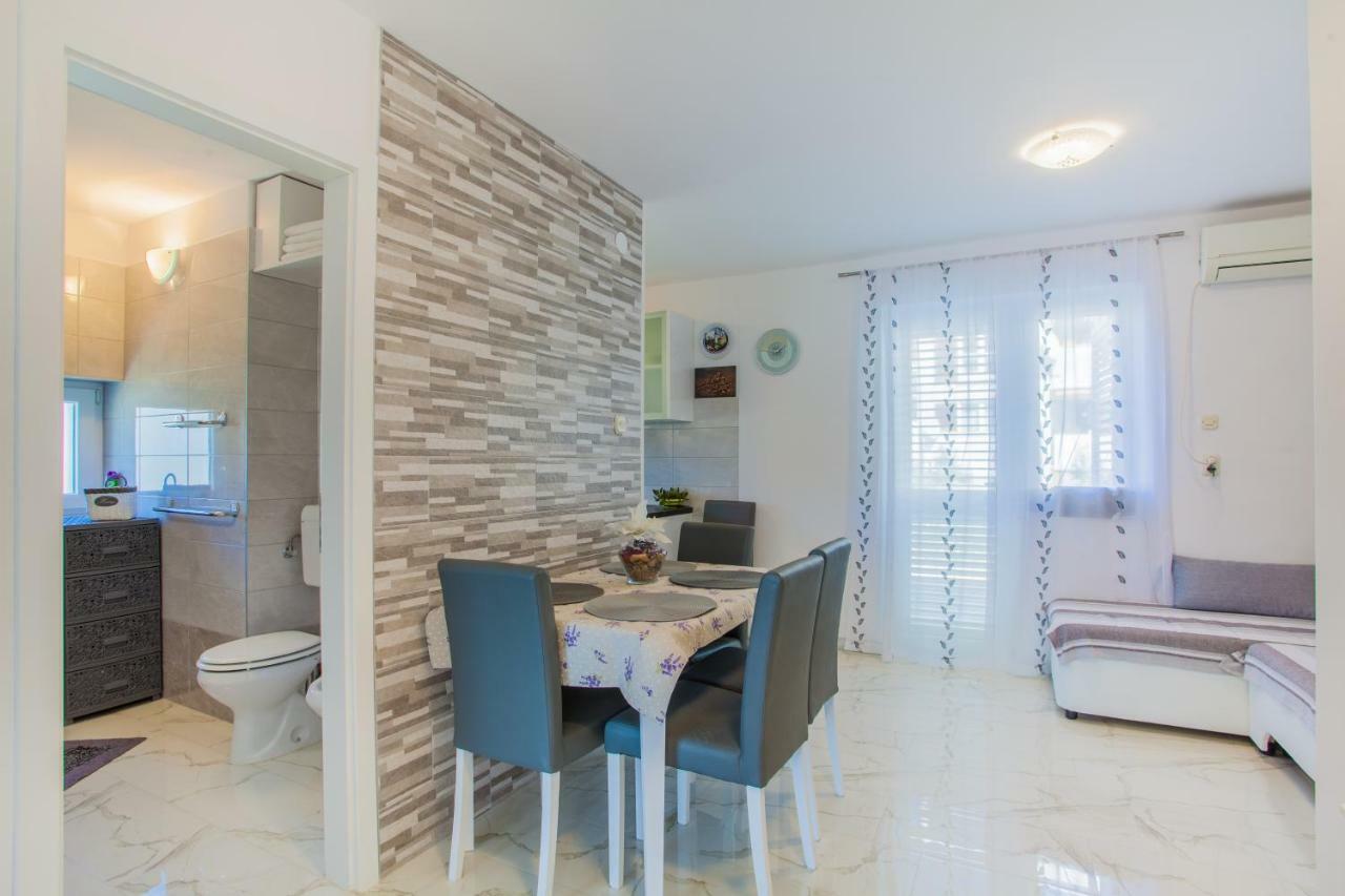 Sara - Apartament Cres