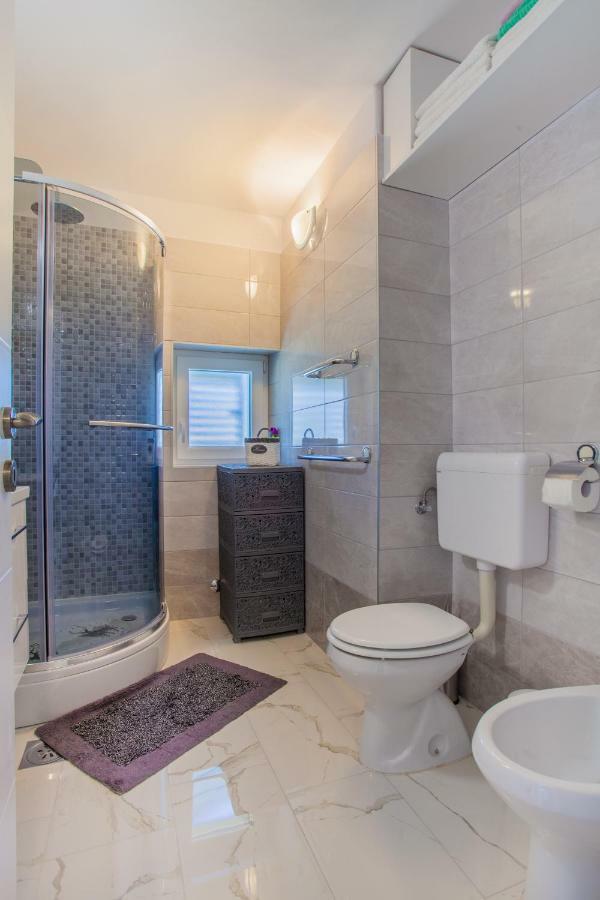 Apartament Sara - *